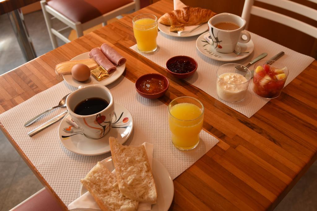 Hotel Continental Vierzon Kültér fotó